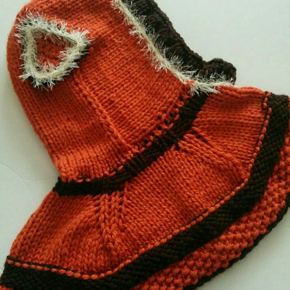 Knitted foxy hat with neck warmer - Picture 4 of 5